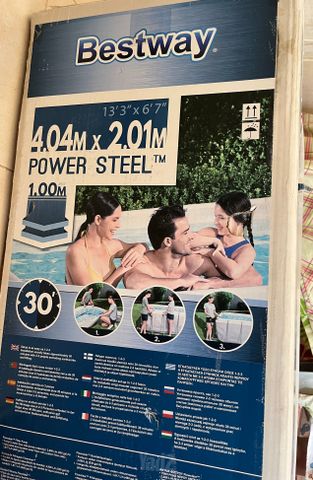 בריכת Bestway 4.04m חדשה