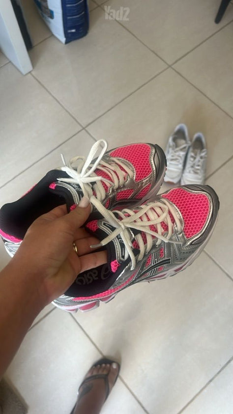 נעלי asics