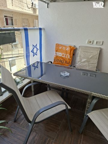 שולחן+4 כיסאות