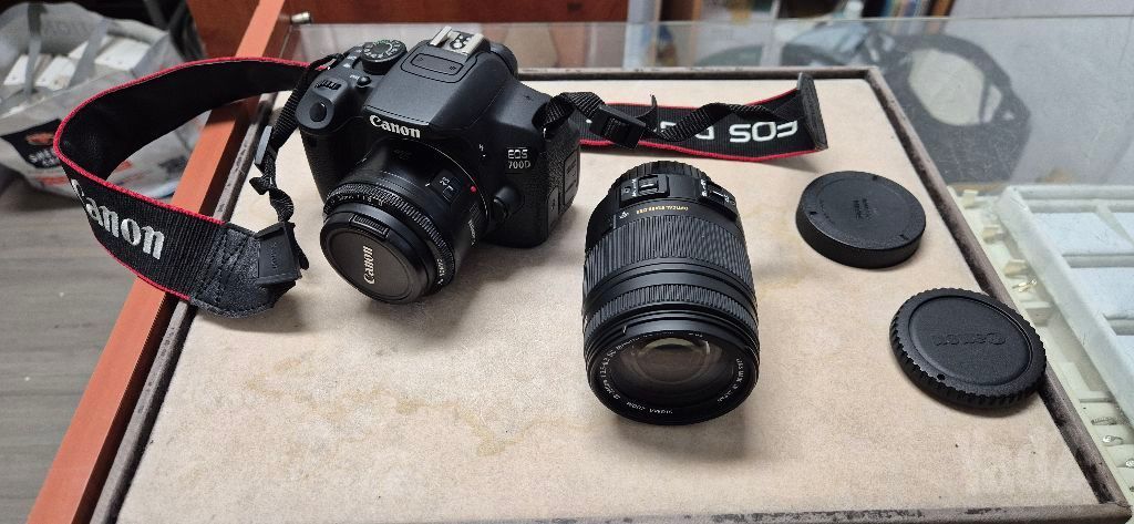 מצלמת canon 700eos+עדשות 2