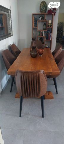 Chaise en simili cuir
