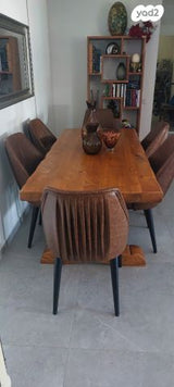 Chaise en simili cuir