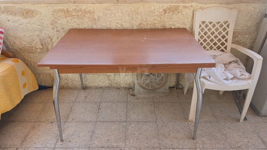 שולחן נפתח