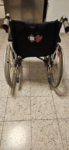כיסא גלגלים