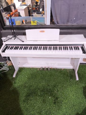פסנתר חשמלי pearl river v03