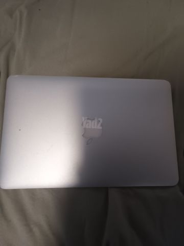 שתיי MacBook air ןIpod