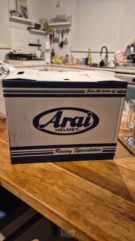 קסדת Arai tour X4