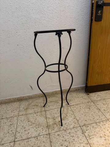 מעמד לעציץ
