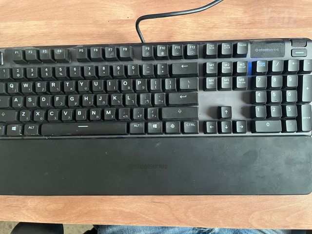 מקלדת steelseries apex 5