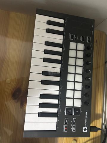 מקלדת שליטה launchkey mini mk3