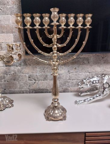 חנוכיה כסף