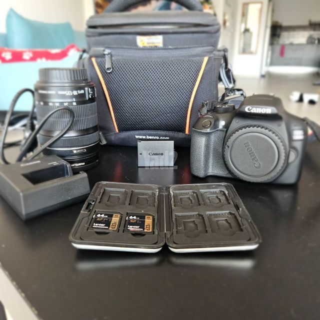 סט מצלמת Canon EOS 1300D