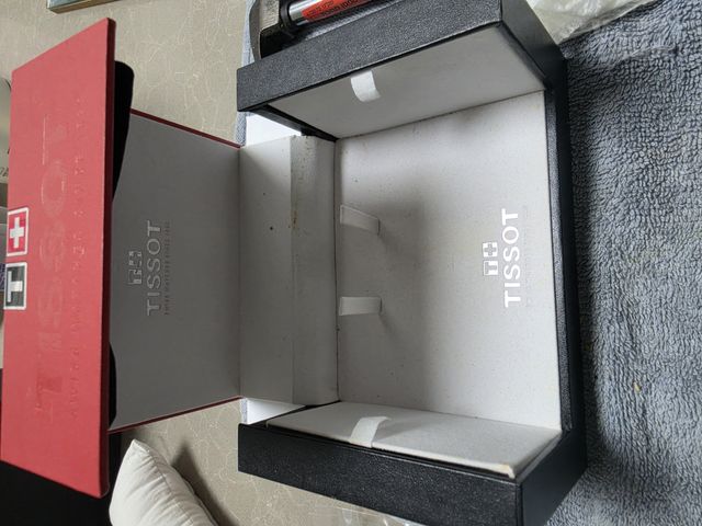 שעון TISSOT V8