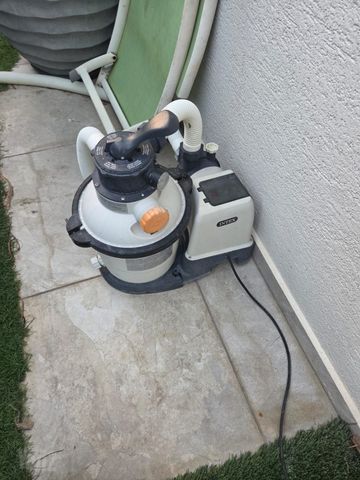 Intex Ultra XTR. בריכה