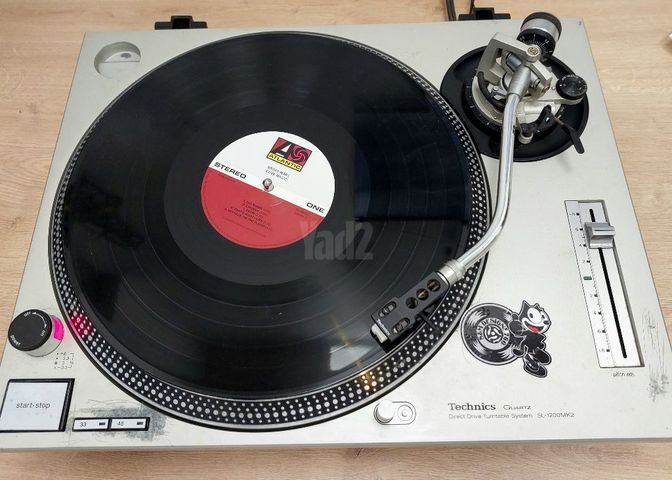 פטיפון Technics sl1200mk2