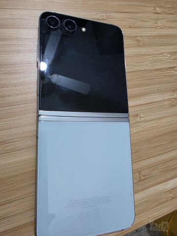 Galaxy z flip 5