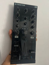 בקר DJ Instruments Traktor