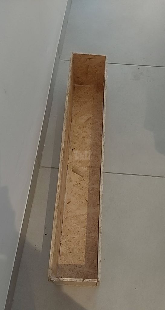 אדנית לעציצים או ארגז אחסון