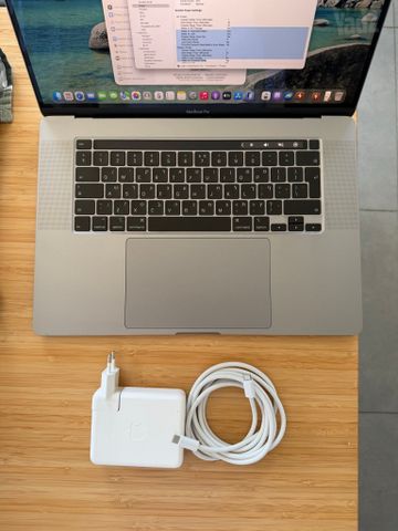 MacBook Pro 13" i7 16GB 512GB
