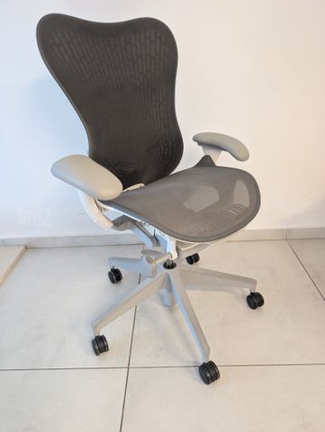 כסא Herman Miller Mirra 2