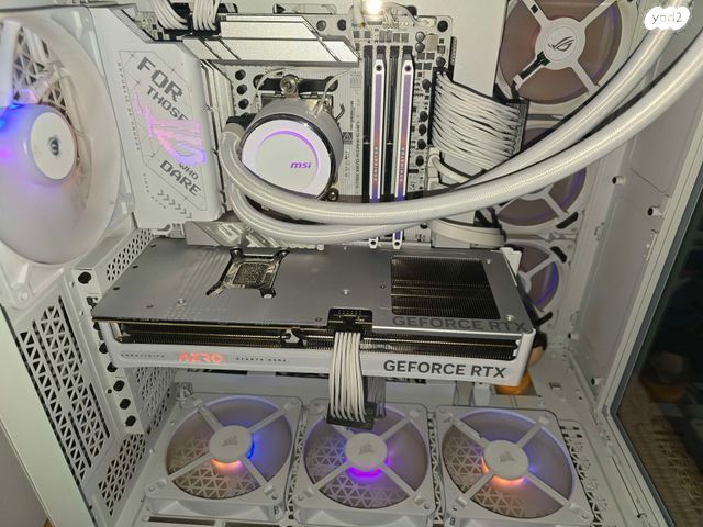 GIGABYTE RTX 5080 AERO OC SFF
