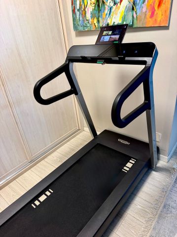 Technogym הליכון יוקרתי