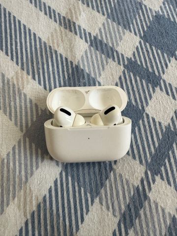 Airpods pro 1 ימין לא עובד