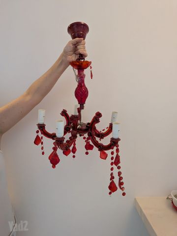 שנדליר אדום