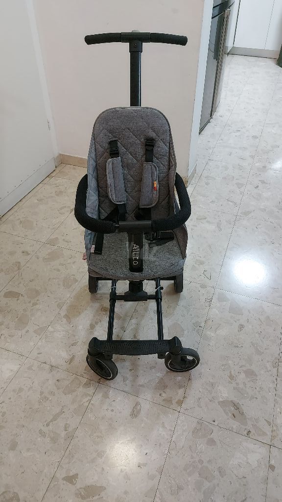 עגלת טיולון קלה