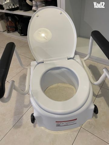 אסלה עם ידיות