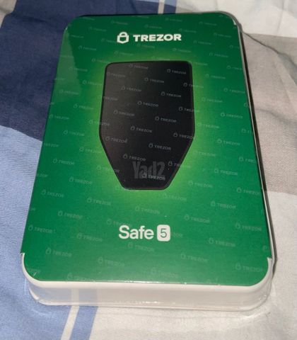 ארנק קר Trezor Safe 5