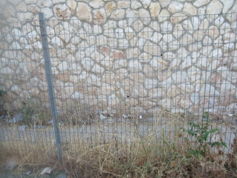 גדר ושער לחצר
