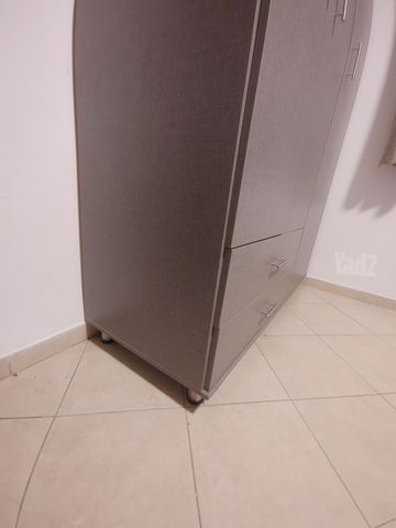 ארון אפור 3 דלתות