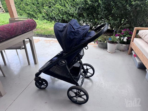 עגלה של baby jogger
