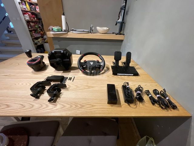 הגה Thrusmaster t598