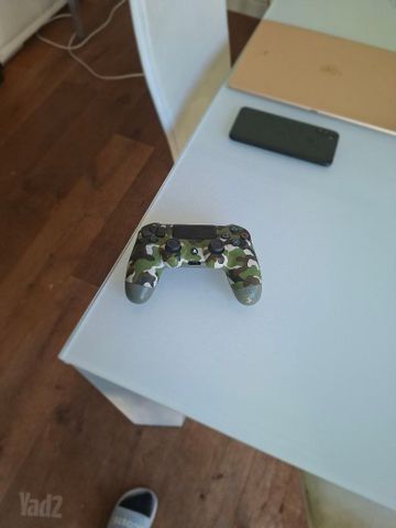 PS4 controller