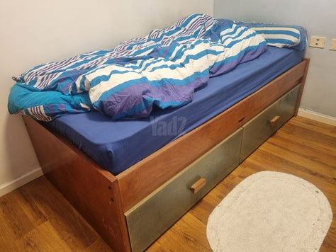 מיטת עץ ליחיד/ה