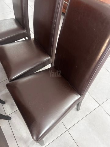 כיסאות עץ