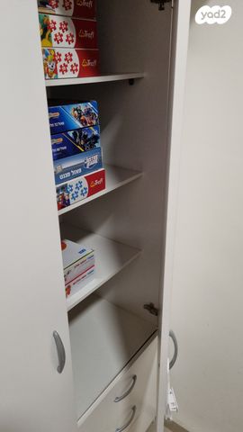 ארון שתי דלתות