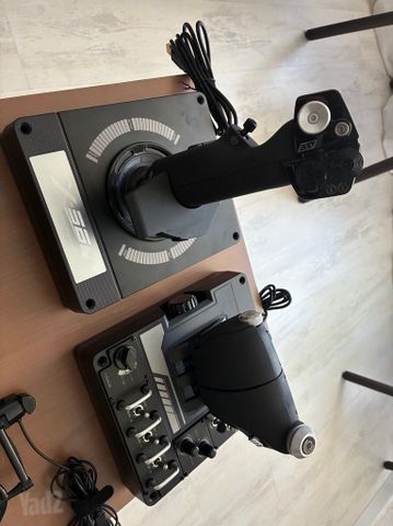 ג׳ויסטיק ומצערת Logitech X56