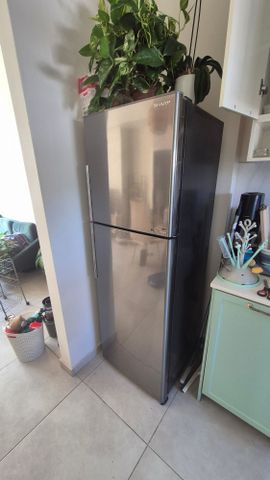 מקרר Sharp