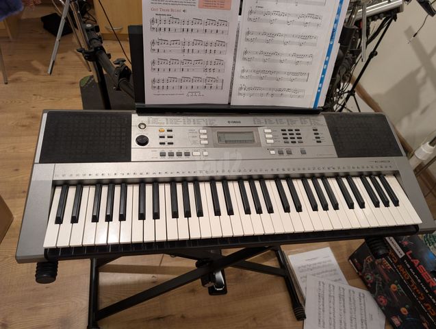אורגנית YAMAHA PSR E-353