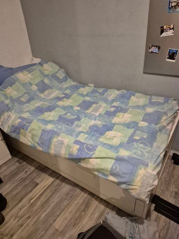 מיטה עץ עם מזרן