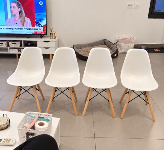 4 כיסאות