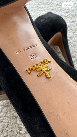 נעלי עקב Prada Black Suede