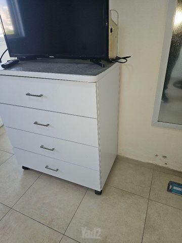 שידה במצב חדש