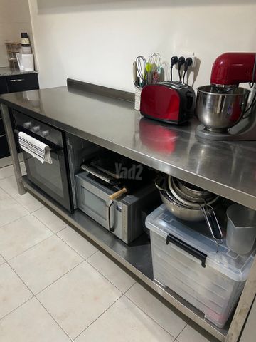 שולחן נירוסטה