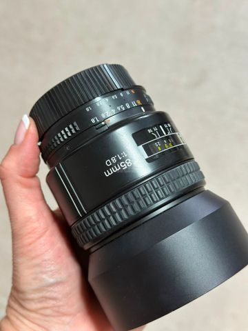 עדשת NIKKOR 85mm 1:1.8