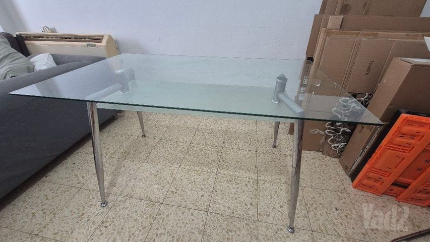 שולחן זכוכית