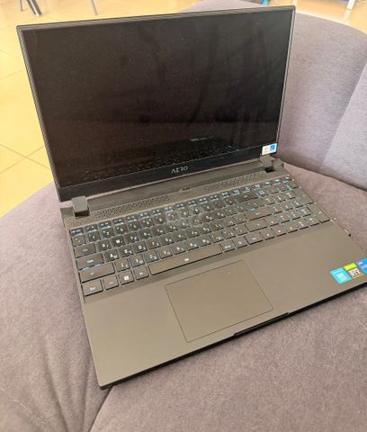 Laptop aero 5 KE4